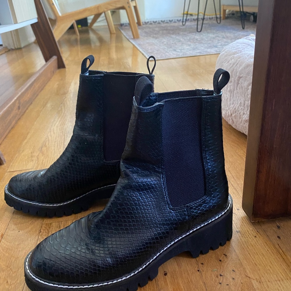 Coconuts by Matisse black Chelsea booties